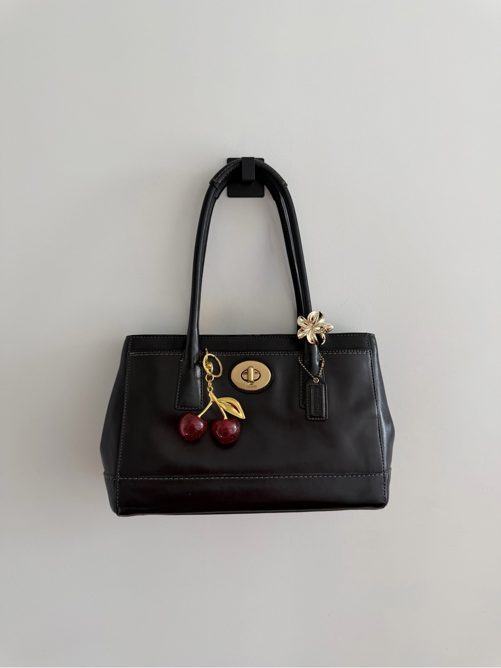 Vintage Coach Black Leather Hampton Shoulder Bag w/Gold Hardware